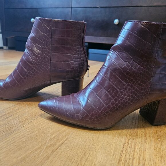 Ann Taylor Factory Burgundy Alligator Pattern Ankle Boots - Size 10 Women's - Picture 5 of 6